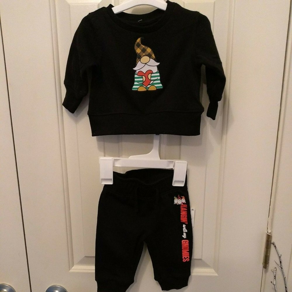 Well-Worn 0-3 Months Gnome "Hanging With My Gnomes" Black SWEAT SUIT